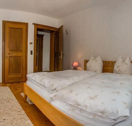 فندق مبيت وإفطار Kreuzhof Seefeld 3*