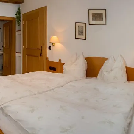 فندق مبيت وإفطار Kreuzhof Seefeld 3*