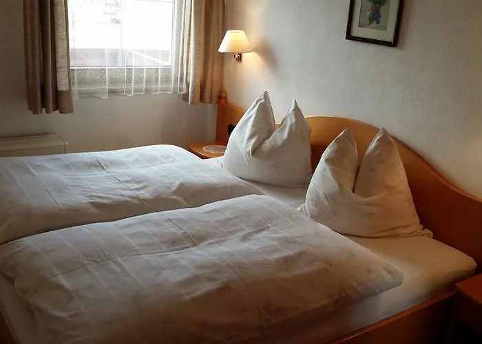 Kreuzhof Seefeld Bed & Breakfast 3*