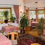Kreuzhof Seefeld Bed & Breakfast Seefeld in Tirol